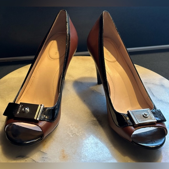 Calvin Klein Business Formal Brown & Black Shoe Metal Buckle Peep Toe Sz 9 1/2 - Picture 2 of 12